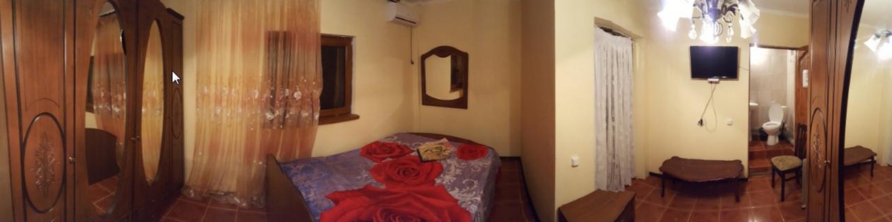 U Iriny Hotel Pizunda Exterior photo