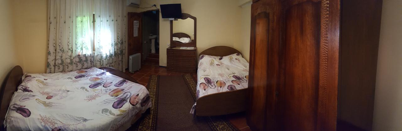 U Iriny Hotel Pizunda Exterior photo
